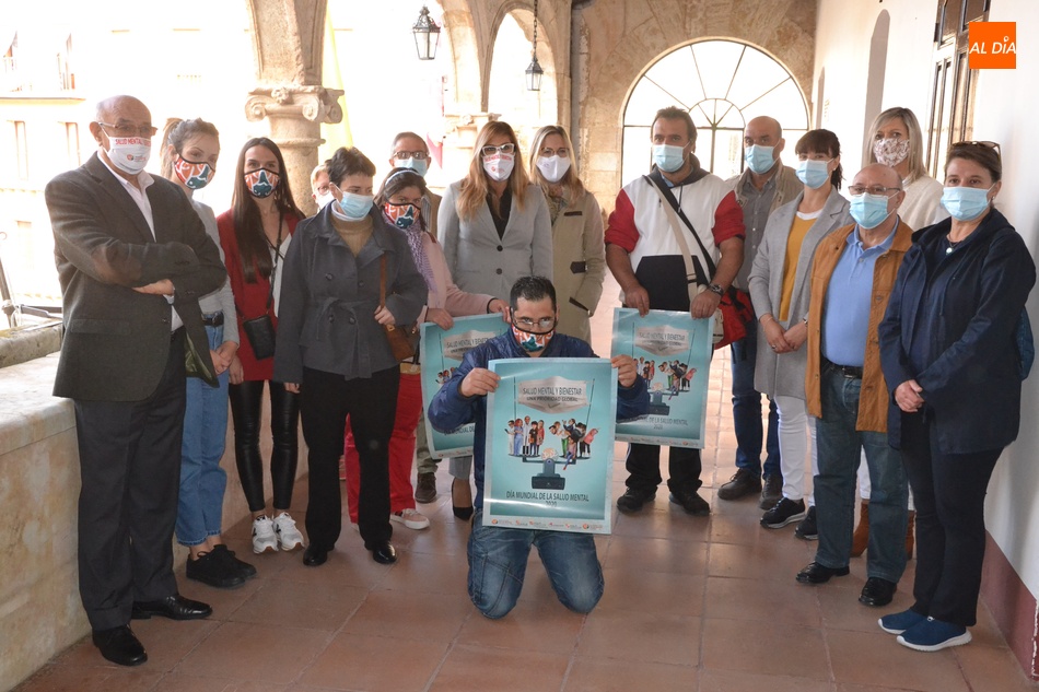 Foto 2 - Ciudad Rodrigo conmemora con la lectura de un manifiesto el Día Mundial de la Salud Mental  