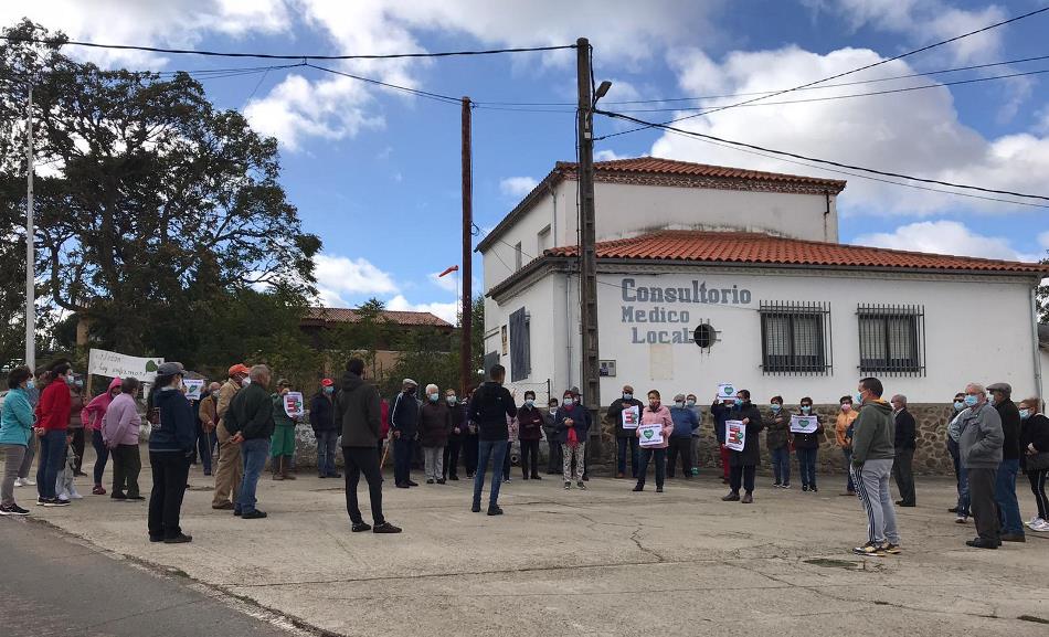 Foto 2 - Ciudad Rodrigo y su comarca se manifiestan en defensa de la Sanidad rural con asistencia dispar  