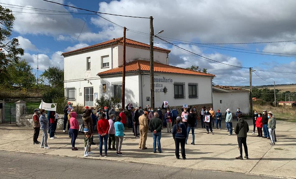 Foto 4 - Ciudad Rodrigo y su comarca se manifiestan en defensa de la Sanidad rural con asistencia dispar  