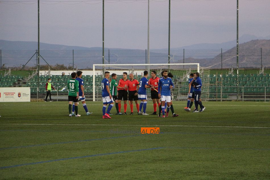 Foto 2 - Al Guijuelo se le escapa la victoria sobre el Oviedo ‘B’ en el 90’ (1-1)