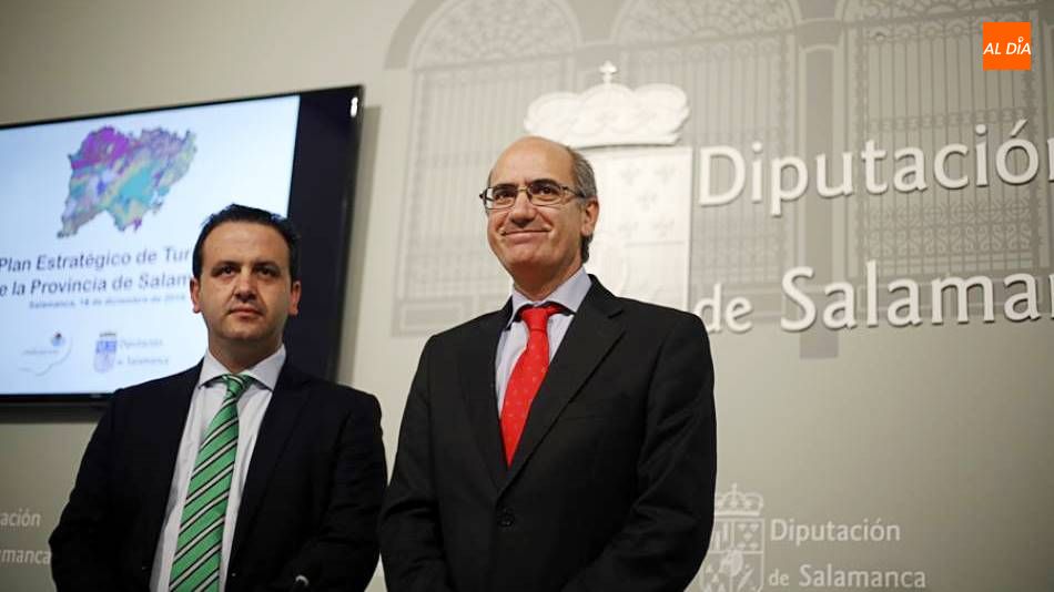 Javier García y Javier Iglesias, diputado de Turismo y presidente de la Diputación de Salamanca respectivamente. Foto de archivo