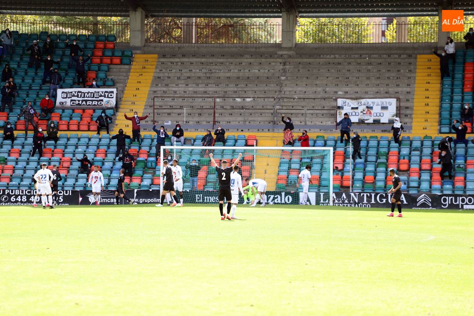 Foto 5 - Kristian salva al Salamanca UDS con un gol de cabeza que permite mantener la ilusión ante un buen...