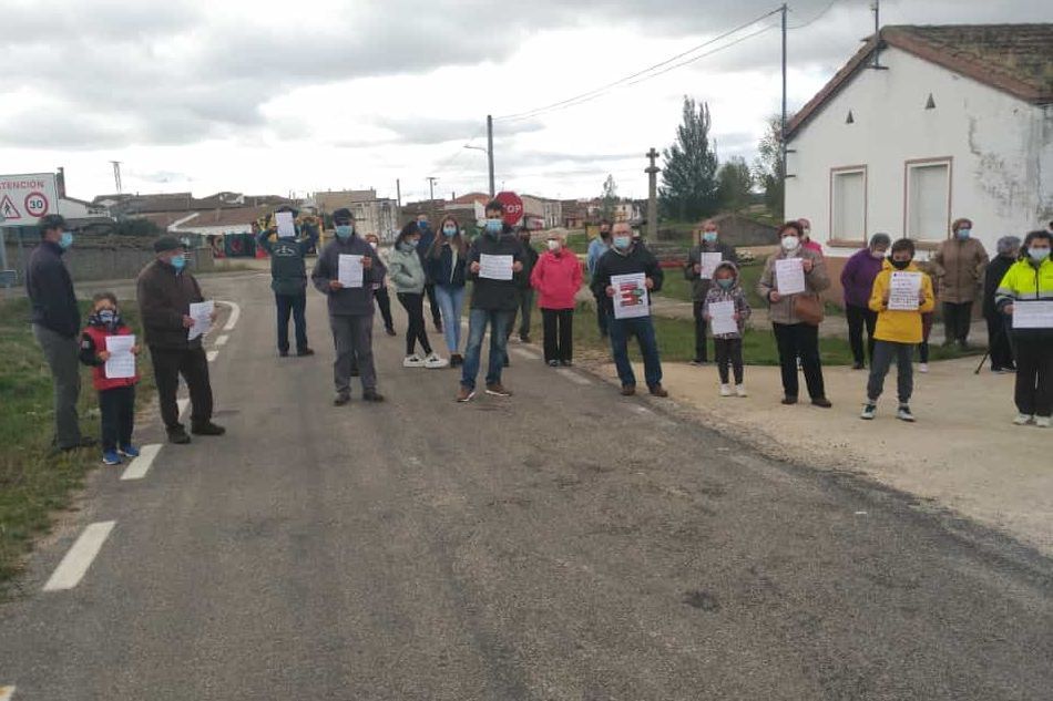 Foto 2 - Los municipios de las Arribes defienden en la calle una sanidad rural digna