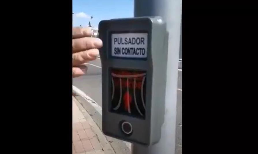 Nuevo pulsador sin contacto en el Puente Sánchez Fabrés