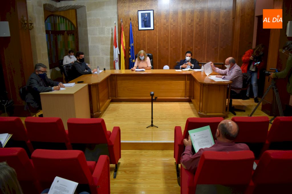 Pleno celebrado en el Ayuntamiento de Alba de Tormes / Pedro Zaballos
