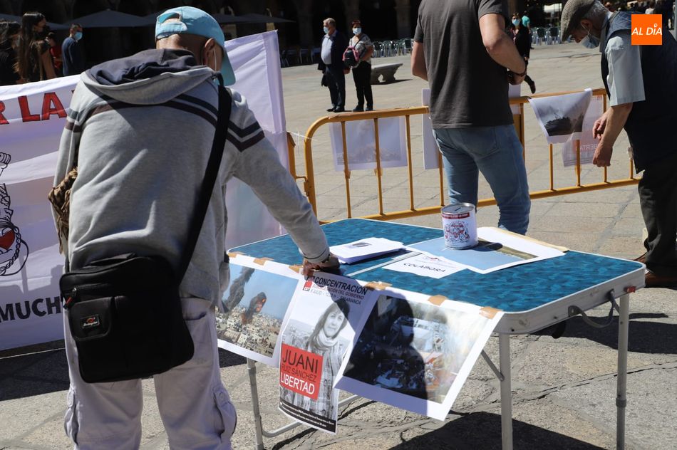 Foto 6 - Asociaciones salmantinas muestran en la Plaza Mayor la dura realidad de los refugiados