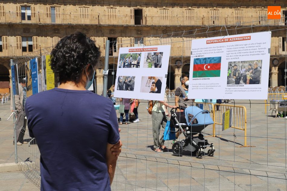 Foto 2 - Asociaciones salmantinas muestran en la Plaza Mayor la dura realidad de los refugiados