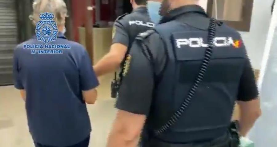 Momento de la detención del profesor de la escuela taurina de Murcia. Foto Policía Nacional