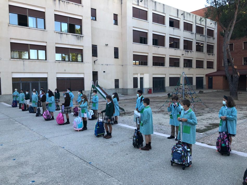Foto 6 - Los alumnos de Infantil y Primaria, los primeros en regresar a las aulas en el Colegio Santa Teresa ...