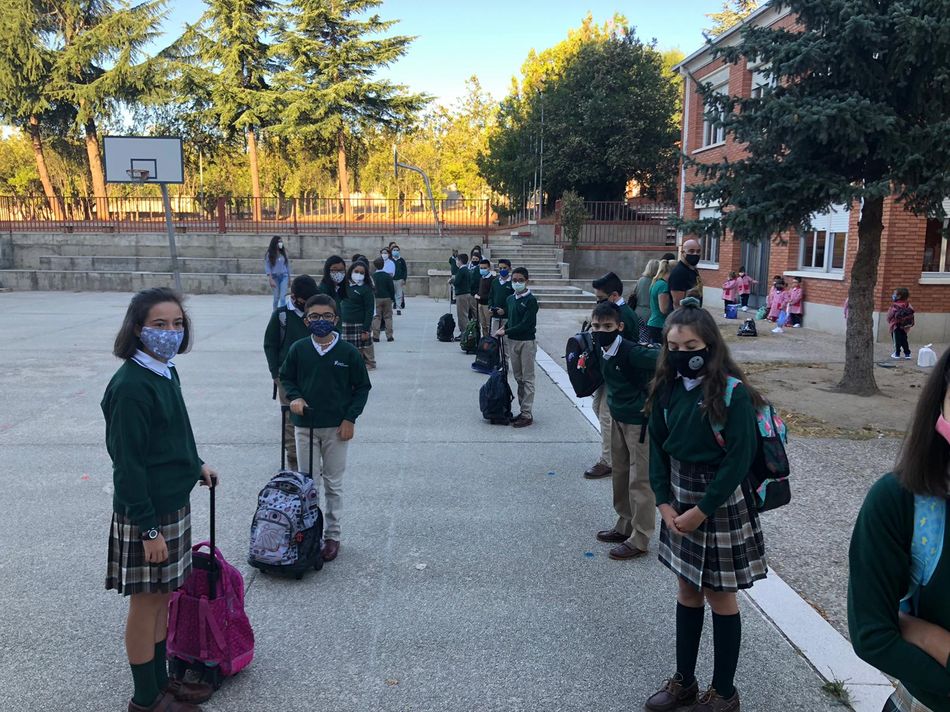 Foto 5 - Los alumnos de Infantil y Primaria, los primeros en regresar a las aulas en el Colegio Santa Teresa ...