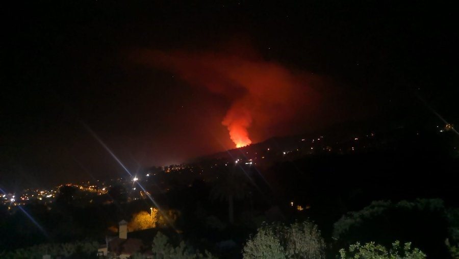 Incendio de Garafía (La Palma) durante la noche del viernes al sábado. Foto: EP/@112canarias