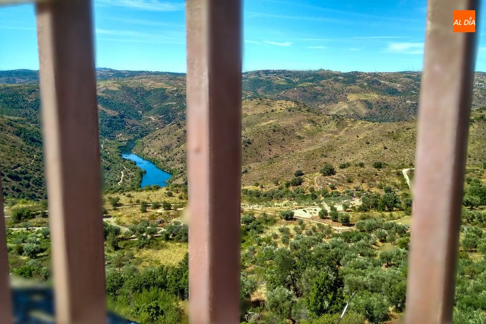 Foto 3 - Discurrir del Duero desde el mirador de La Faya en Villarino de los Aires  