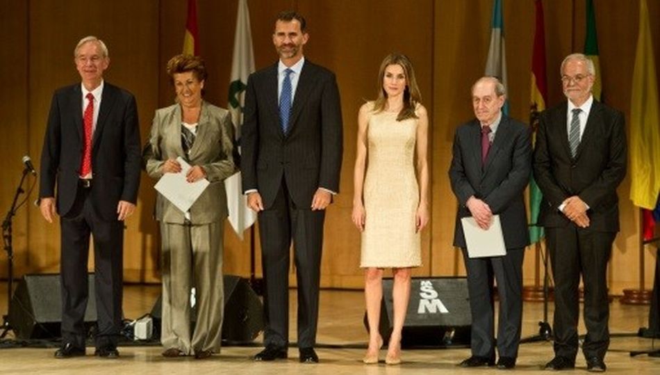 Entrega premios Telefónica 2012 en Salamanca, con García Canclini junto a la ahora reina Leticia