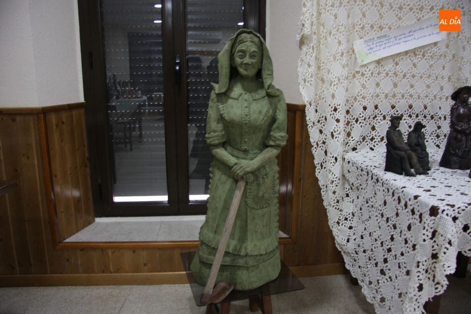 Foto 5 - Extraordinaria exposición de cerámica en Masueco dedicada a la mujer  