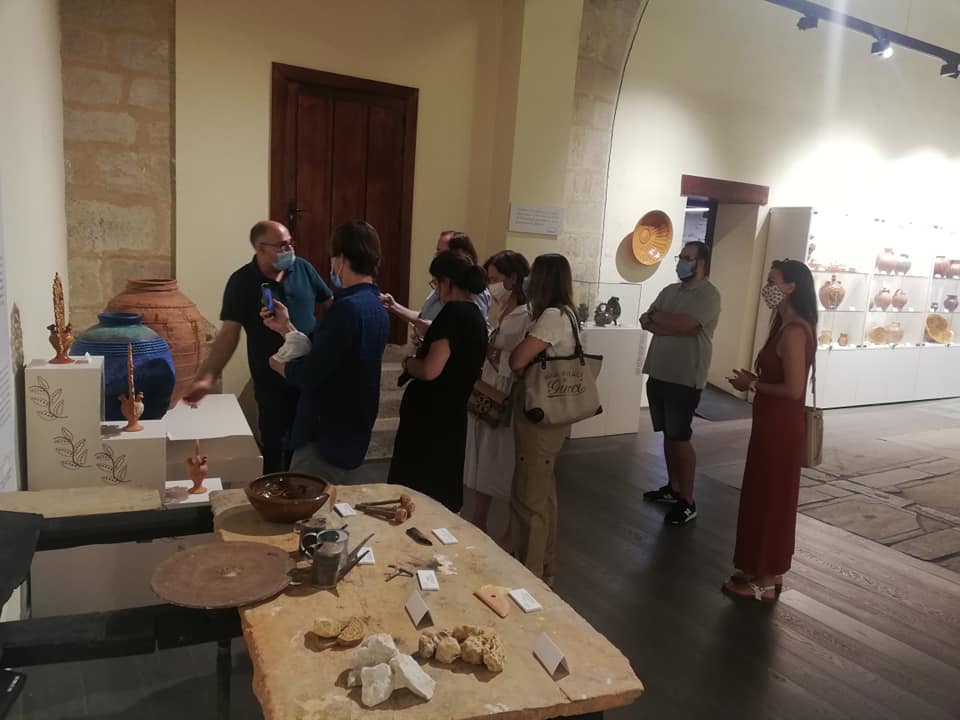 Turistas en el Museo de Alfarería