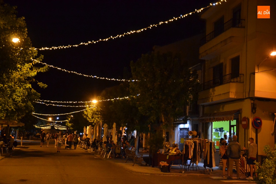 Foto 3 - Buen ambiente callejero en ‘La Noche del Comercio’, que podría tener continuidad  