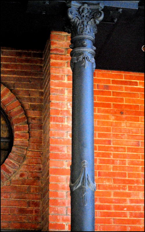 Foto 3 - La columna que sustenta la edad de hierro. 