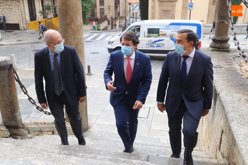 Alfonso Fernández Mañueco, presidente de la Junta, entre el vicepresidente, Francisco Igea, y el delegado en Salamanca, Eloy Ruiz