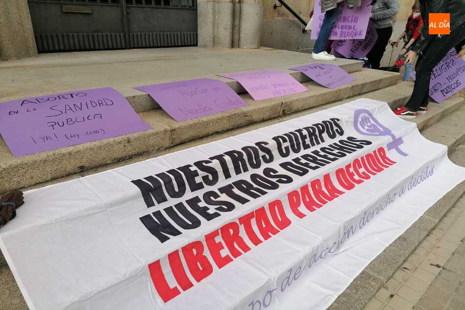 Foto 4 - El Movimiento Feminista reclama el cumplimiento de la ley del aborto en Salamanca  