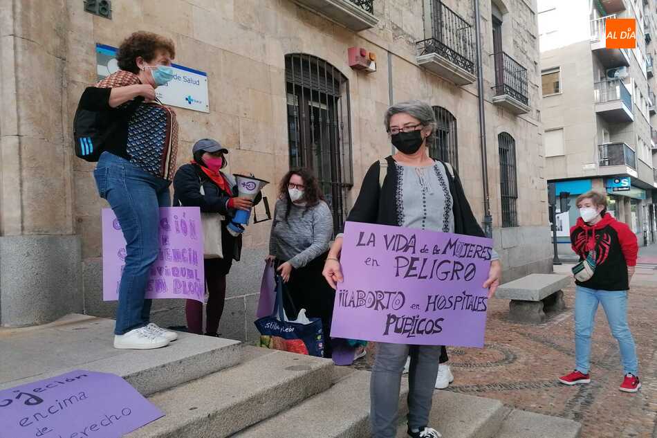 Foto 3 - El Movimiento Feminista reclama el cumplimiento de la ley del aborto en Salamanca  