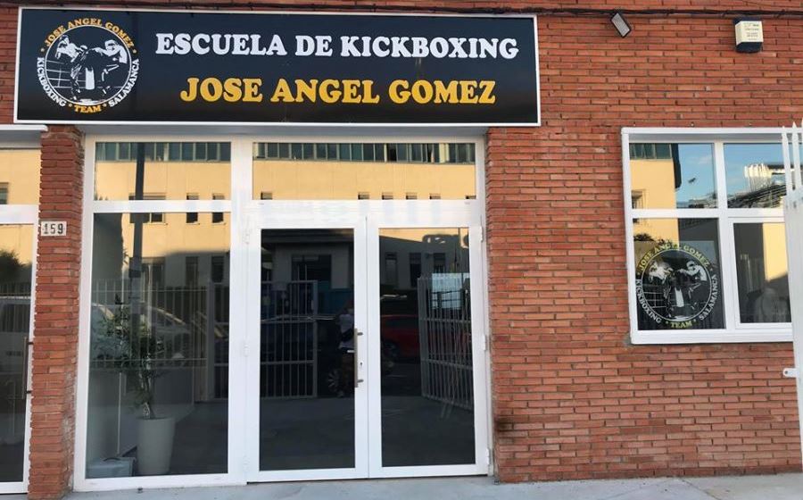 Foto 2 - José Ángel Gómez, campeón mundial de kickboxing, estrena escuela