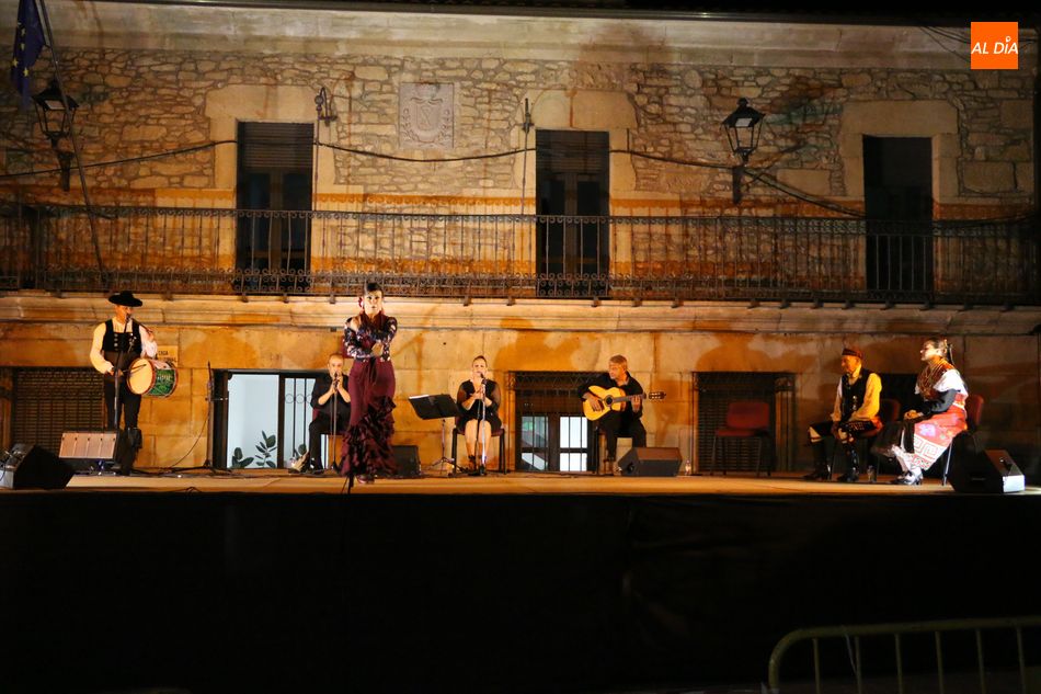 Foto 2 - ‘Charros y gitanos’ deja en Vitigudino otra forma de interpretar y sentir la música...
