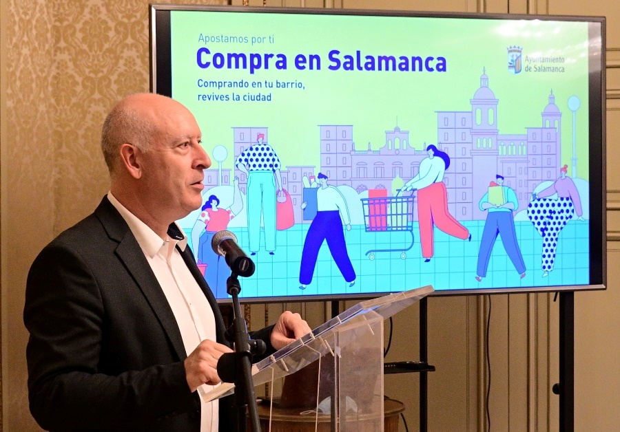 El concejal de Promoción Económica, Comercio y Mercados, Juan José Sánchez Alonso, en la presentación de esta campaña
