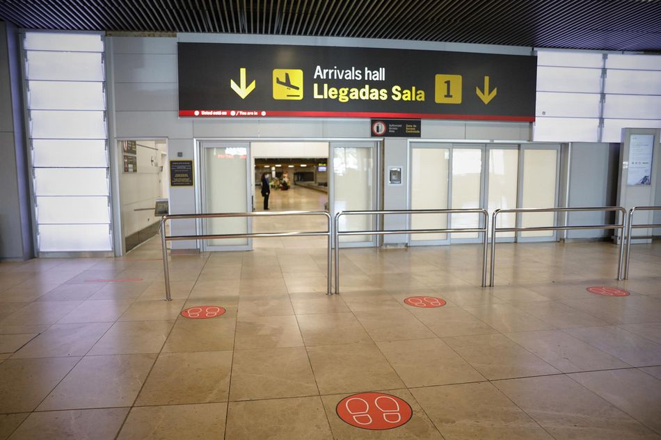 Entrada a la sala de llegadas 1 de la Terminal 1 del Aeropuerto de Barajas - Jesús Hellín - Europa Press