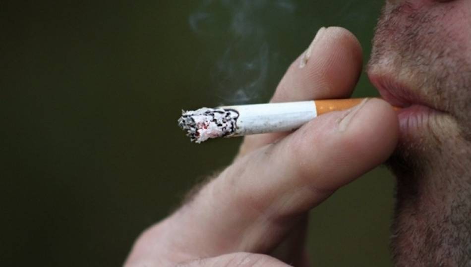 En total, cada día fallecen en España 136 personas por el hecho de fumar, según la AECC