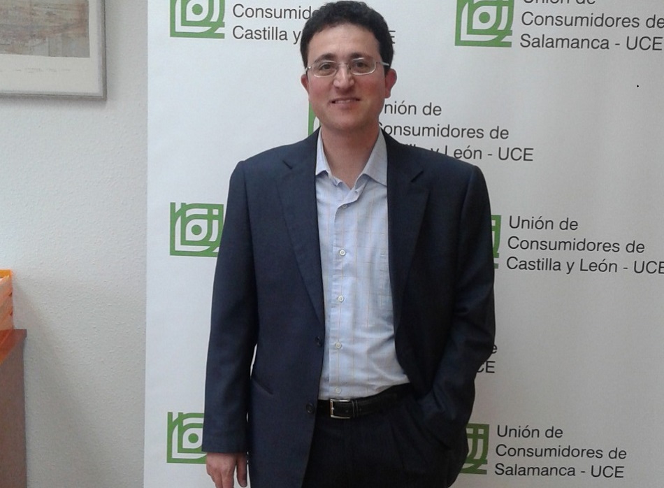 Roberto Bernal, abogado, especialista en Derecho Bancario y de Consumo