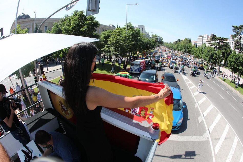 Foto 2 - Centenares de vehículos recorren Madrid pidiendo "libertad"