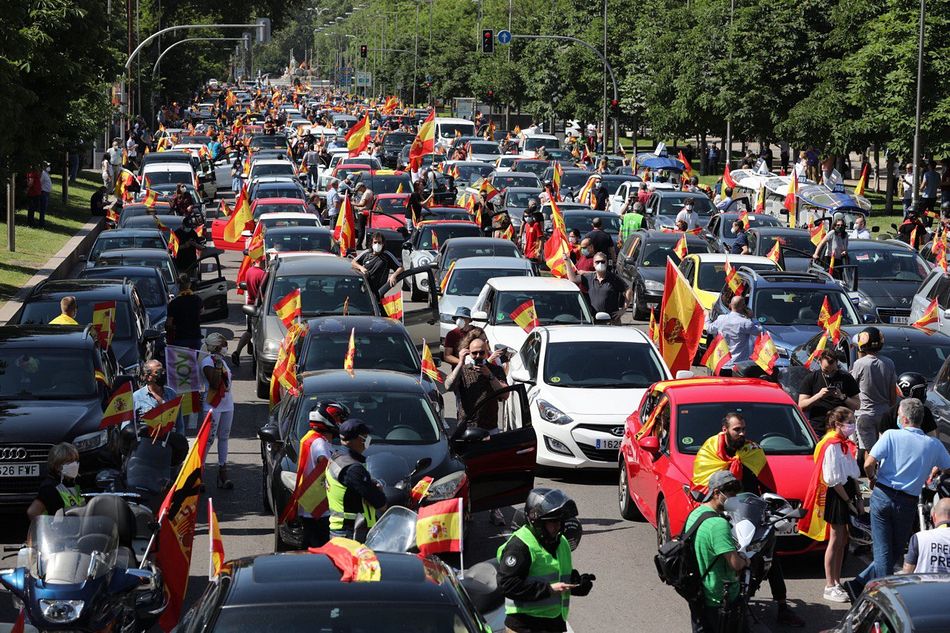 Imágenes de la concentración de coches en Madrid - VOX