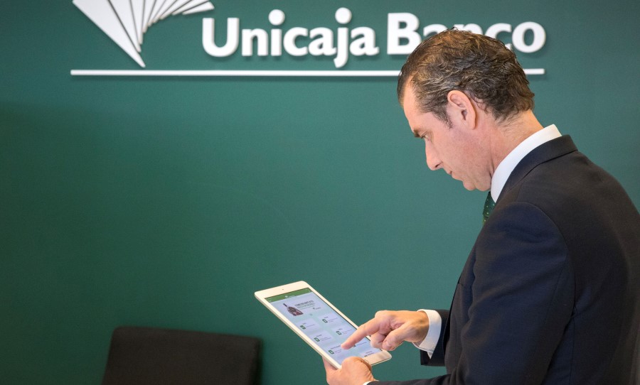 Unicaja Banco mantiene a disposición de empresas y autónomos, desde su inicio, la Línea ICO Avales Covid-19