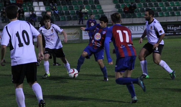 Partido jugado por el Ciudad Rodrigo CF en La Albuera de Segovia en enero de 2016