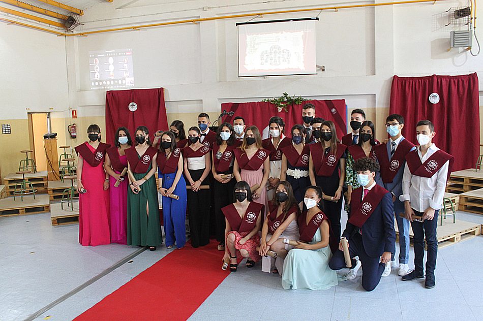 Foto 3 - Un total de 24 alumnos protagonizan la 25ª promoción del IES Campo Charro de La Fuente de San...