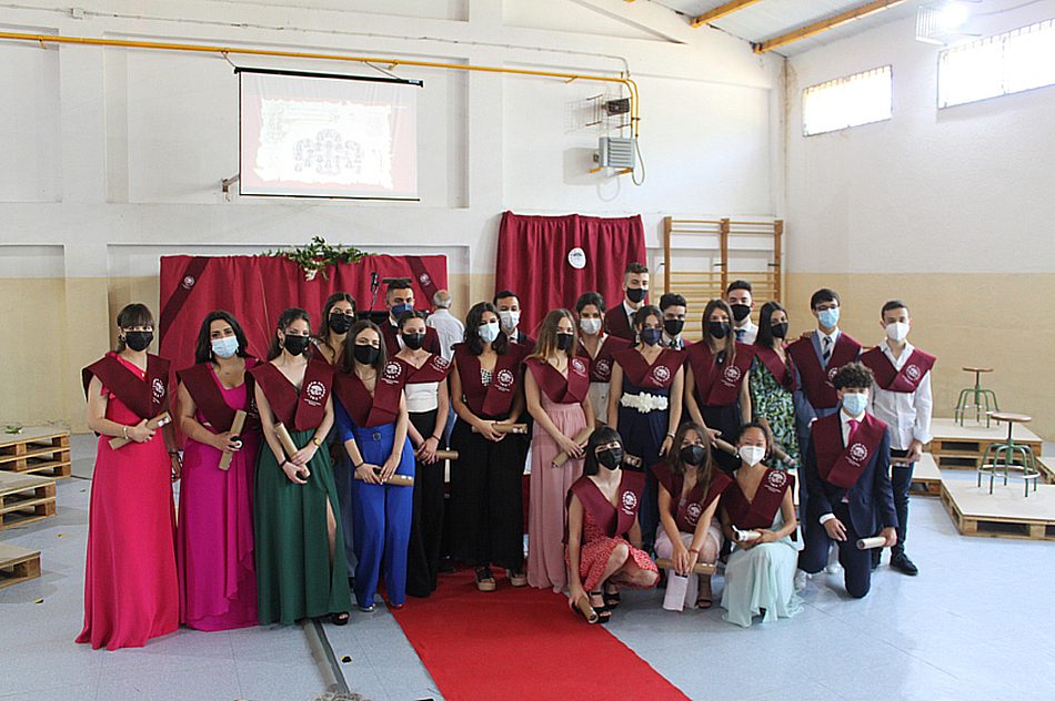 Foto 2 - Un total de 24 alumnos protagonizan la 25ª promoción del IES Campo Charro de La Fuente de San...