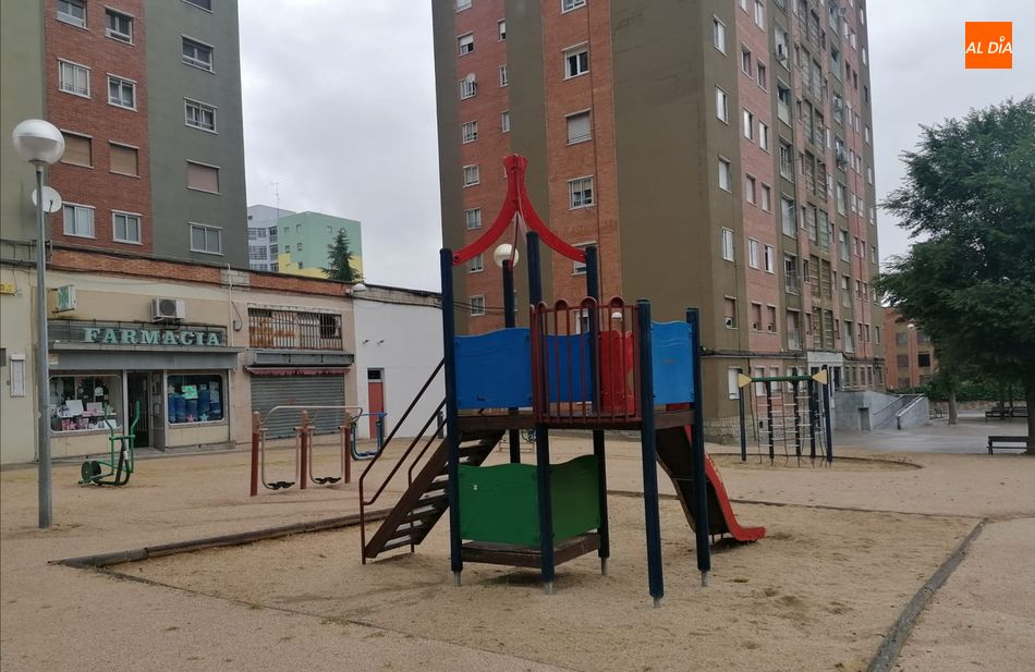 Foto 3 - Una inversión de 82.000 euros mejorará infraestructuras deportivas y juegos infantiles del barrio ...