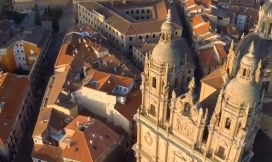 Imagen aérea del casco histórico con la que concluye este vídeo