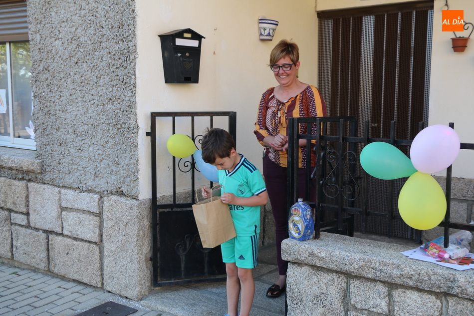 Foto 4 - Jaime celebra su octavo cumpleaños en Villavieja con la felicitación de los Bomberos de...