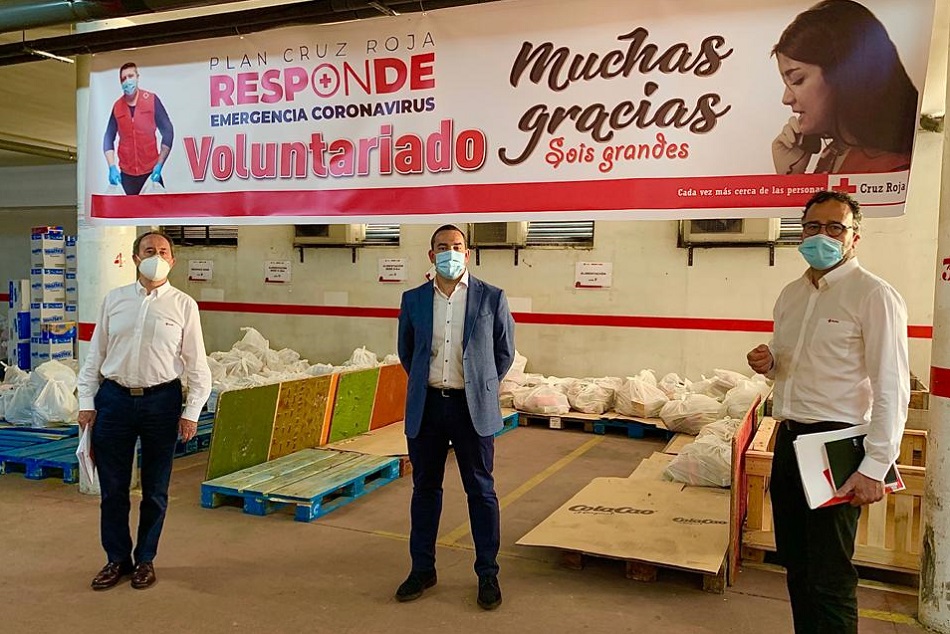 Foto 2 - El delegado territorial agradece el trabajo del voluntariado y del personal laboral de Cruz Roja...