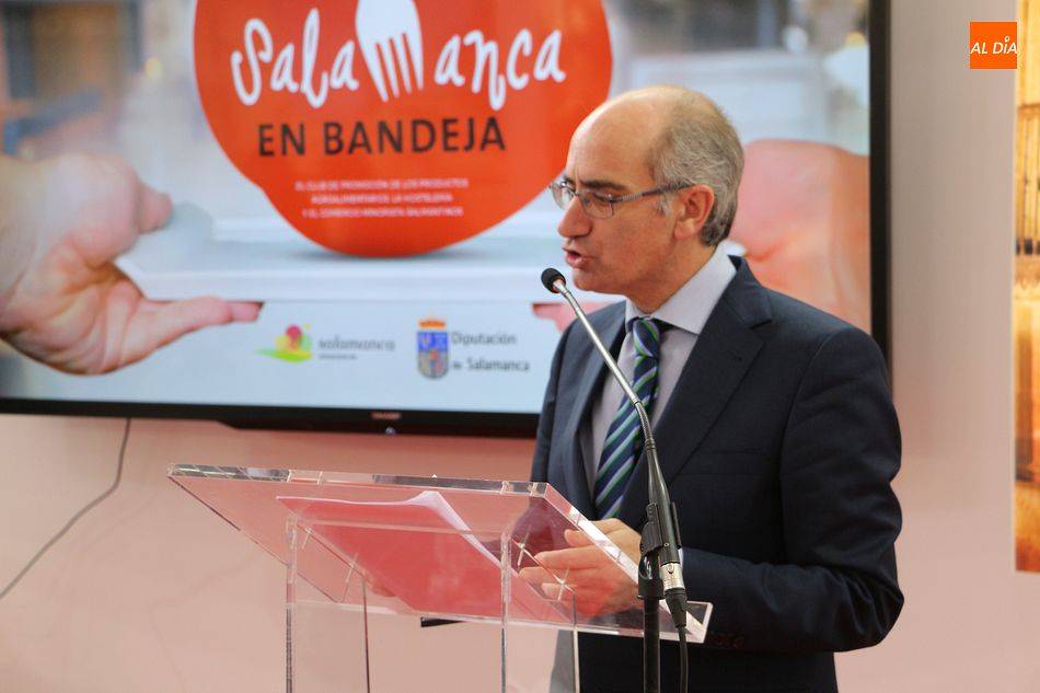 Javier Iglesias, presidente de la Diputación, en un acto anterior de promoción de productos salmantinos. Foto de archivo