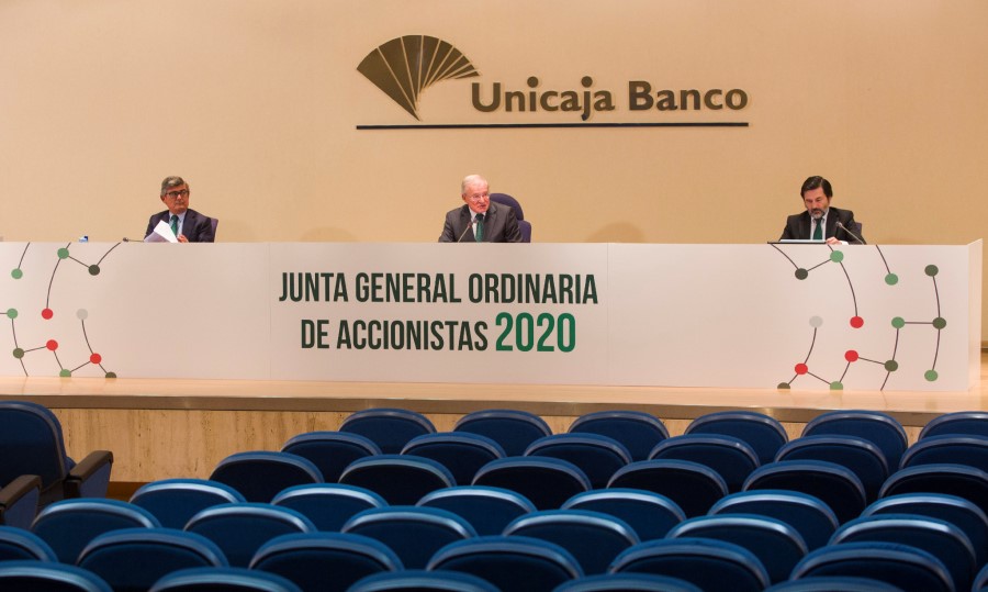 El  Presidente de Unicaja Banco, Manuel Azuaga, en la Junta General Ordinaria de Accionistas de Unicaja Banco, celebrada hoy en Málaga