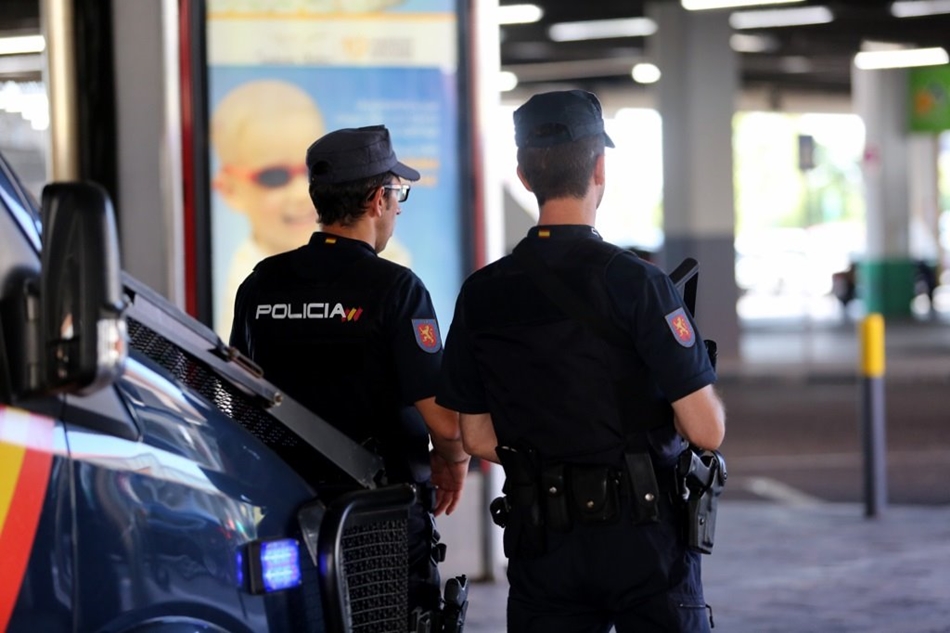 Imagen de varios agentes de la Policía Nacional de Madrid. Foto: EP