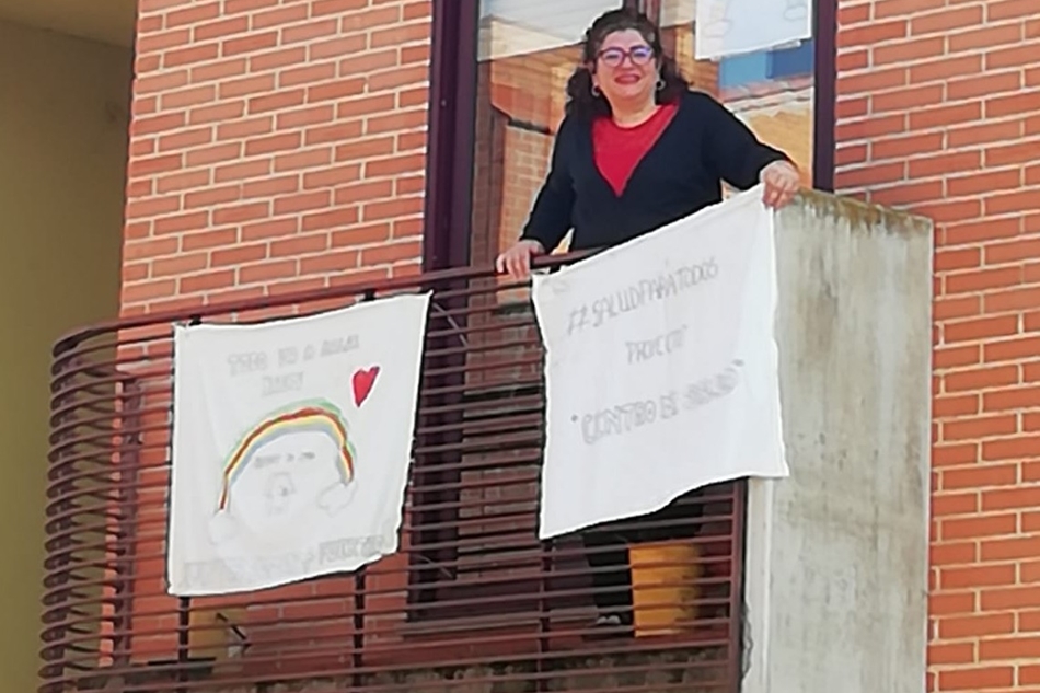 Pancartas en los balcones en defensa de la sanidad pública