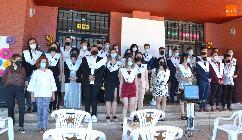 Los alumnos de 2&ordm; de Bachillerato del IES Fray Diego Tadeo festejan su graduaci&oacute;n  
