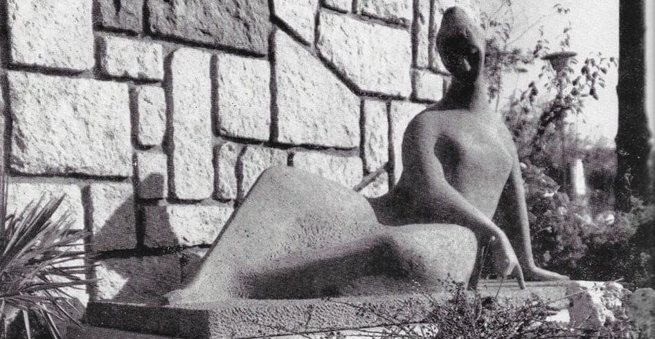 Foto 1 - La ‘Mujer tendida’, de Agustín Casillas, que se instaló en la Alamedilla en 1963