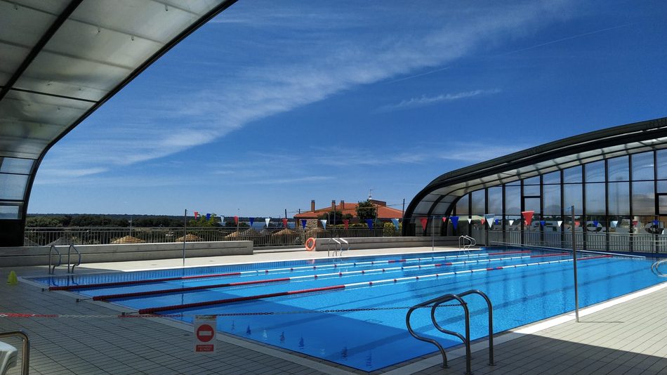 Foto 1 - La piscina climatizada de Sardón de los Frailes inicia la temporada de verano  