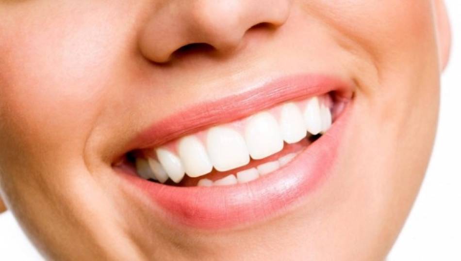 Los dentistas alertan del peligro de blanquearse los dientes con ‘borradores mágicos’, la...