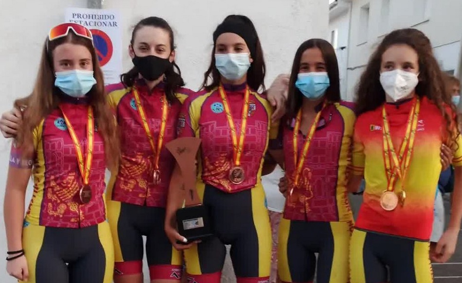 La Escuela de Ciclismo Salmantina logra un doble bronce con Castilla y Le&oacute;n de Claudia Parra en el ...