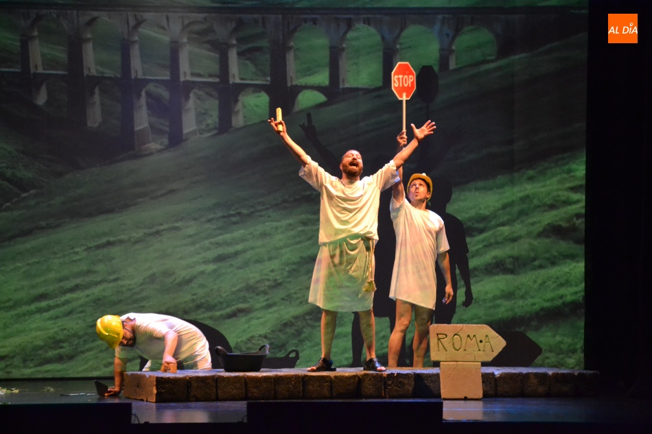 Spasmo roza el lleno en el Teatro Nuevo con su divertido e ingenioso repaso por la historia del...